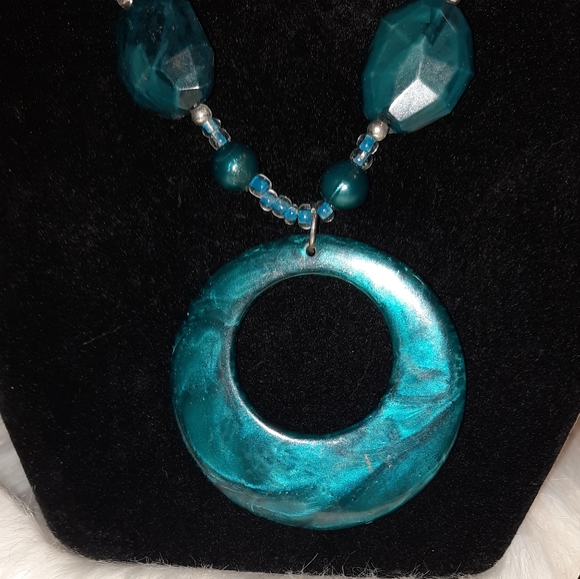 Statement acrylic necklace with adjustable chain plus bonus earrings - Picture 1 of 8